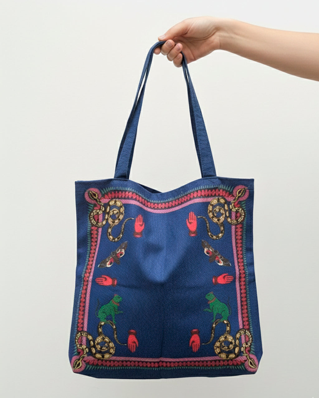 Bolso de tela con bolsillo "Pascuala Ilabaca y Fauna"